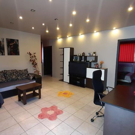 בוקרשט Spacious, Modern Condo In New Villa - Sleeps 6 מראה חיצוני תמונה