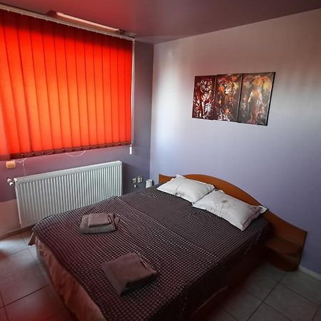 בוקרשט Spacious, Modern Condo In New Villa - Sleeps 6 מראה חיצוני תמונה