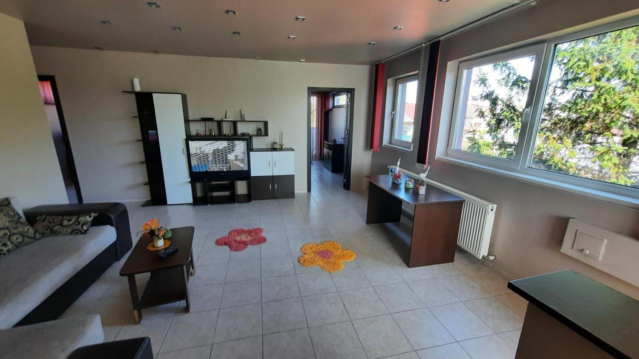 בוקרשט Spacious, Modern Condo In New Villa - Sleeps 6 מראה חיצוני תמונה